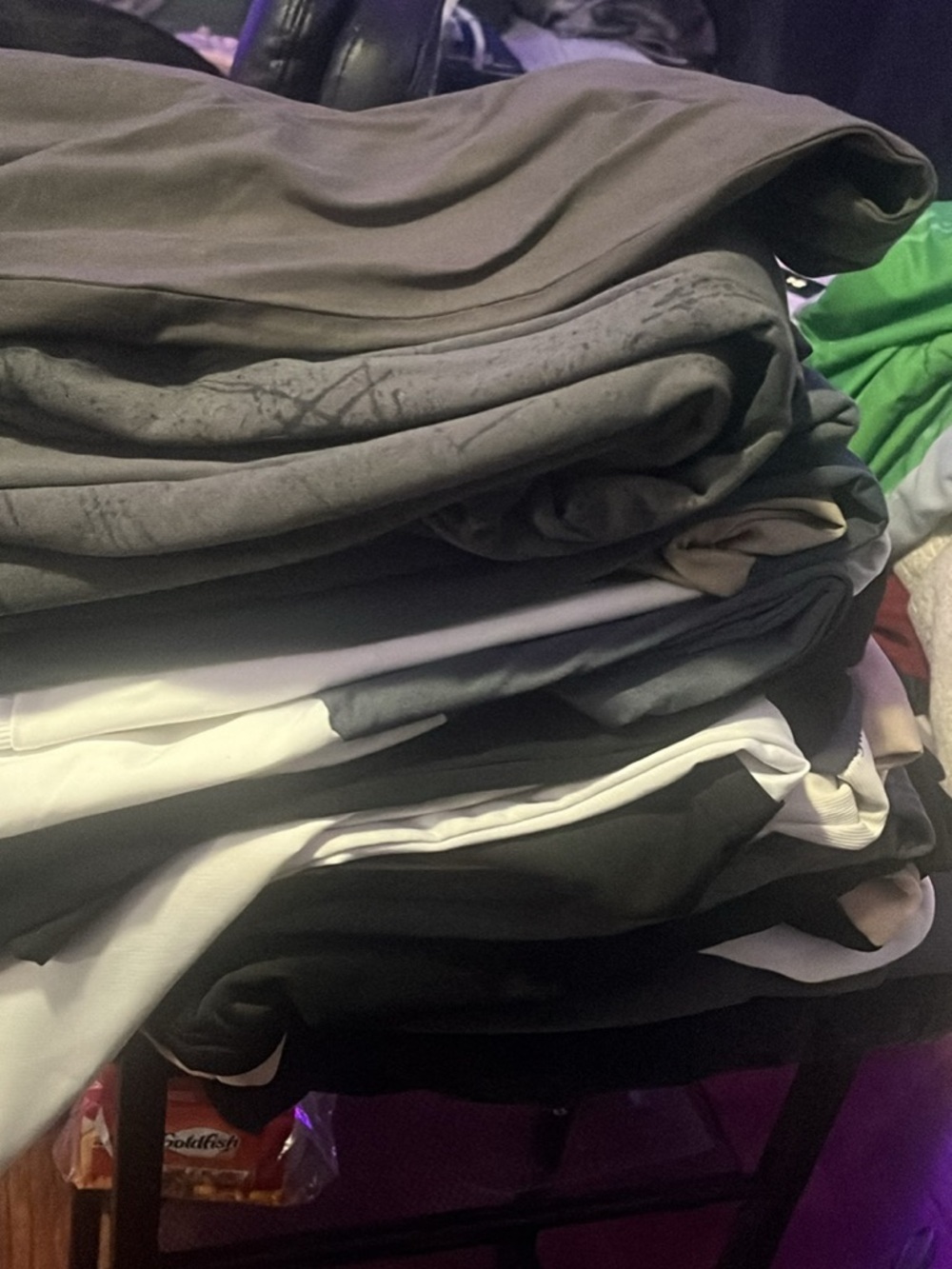 HUGE LOT of Teens/Mens Longsleeve Shirts/Sweaters